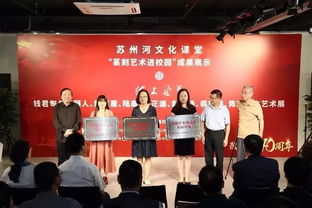 活動(dòng)育人丨體驗(yàn)篆刻技藝 感受藝術(shù)熏陶——記桃浦中學(xué)參觀普陀區(qū)文化館藝術(shù)展與文化交流活動(dòng)